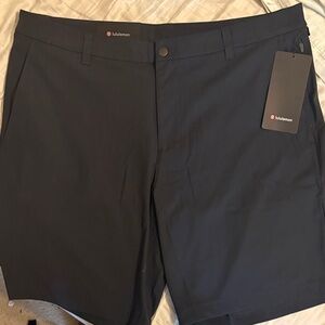lululemon athletica Men's obsidian commission classic Shorts 9 inch.